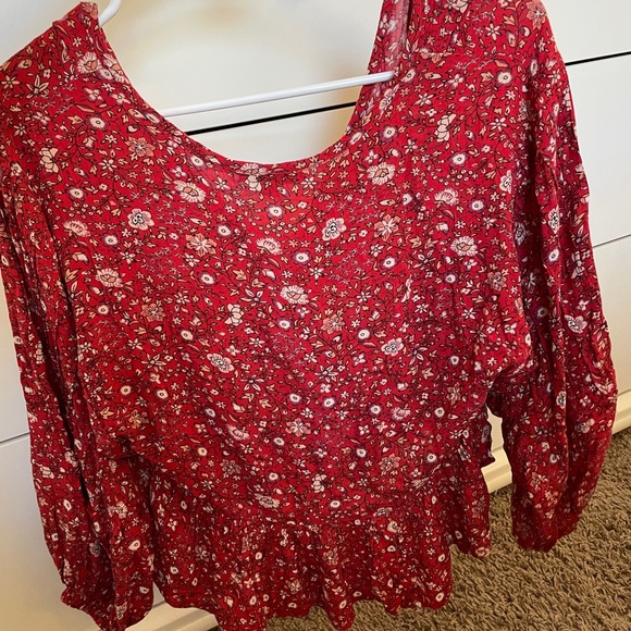 UNWORN Woman’s American Eagle Red Flower Blouse - Picture 2 of 4